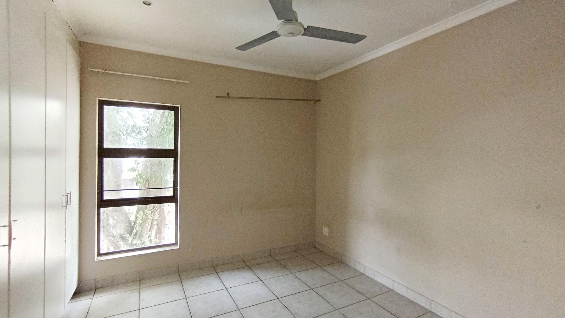 Bed Room 1 - 14 square meters of property in Illovo Beach