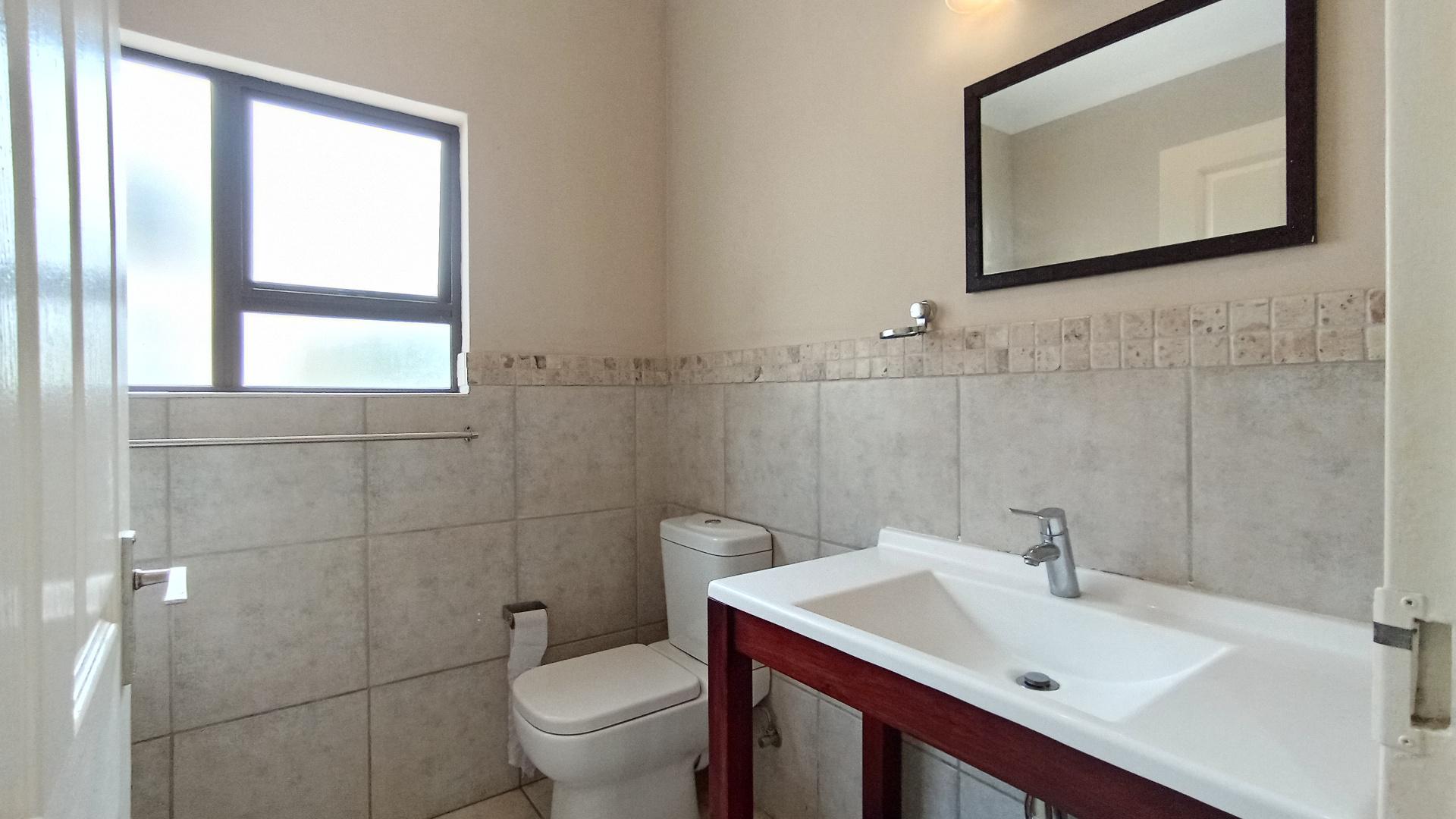 Bathroom 1 - 6 square meters of property in Illovo Beach