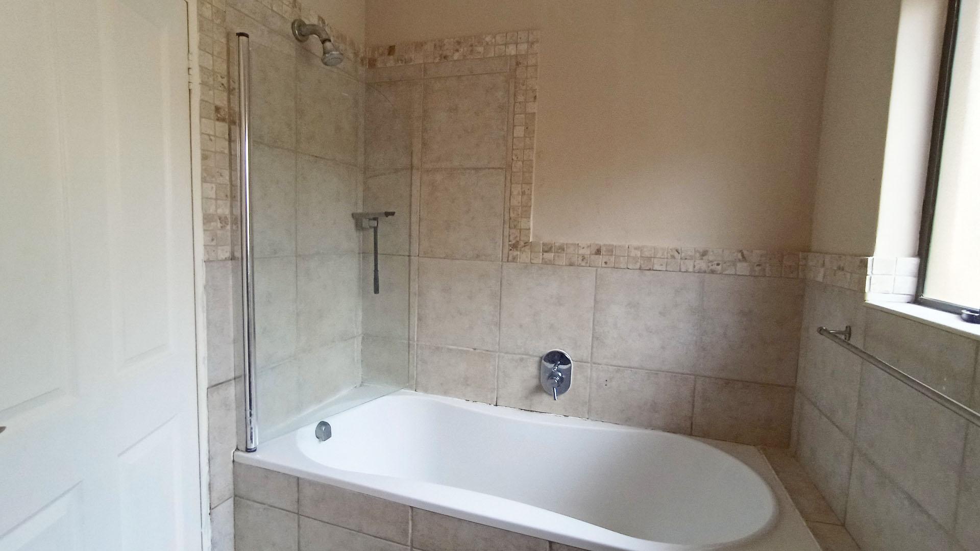 Bathroom 1 - 6 square meters of property in Illovo Beach