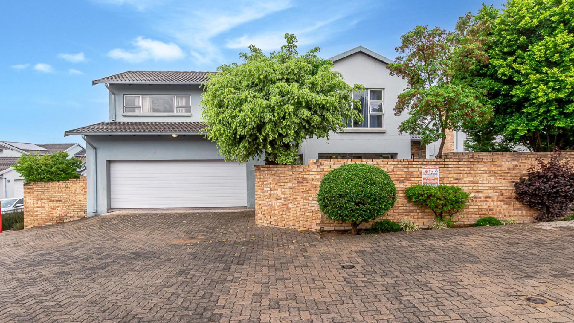 Front View of property in Noordhang