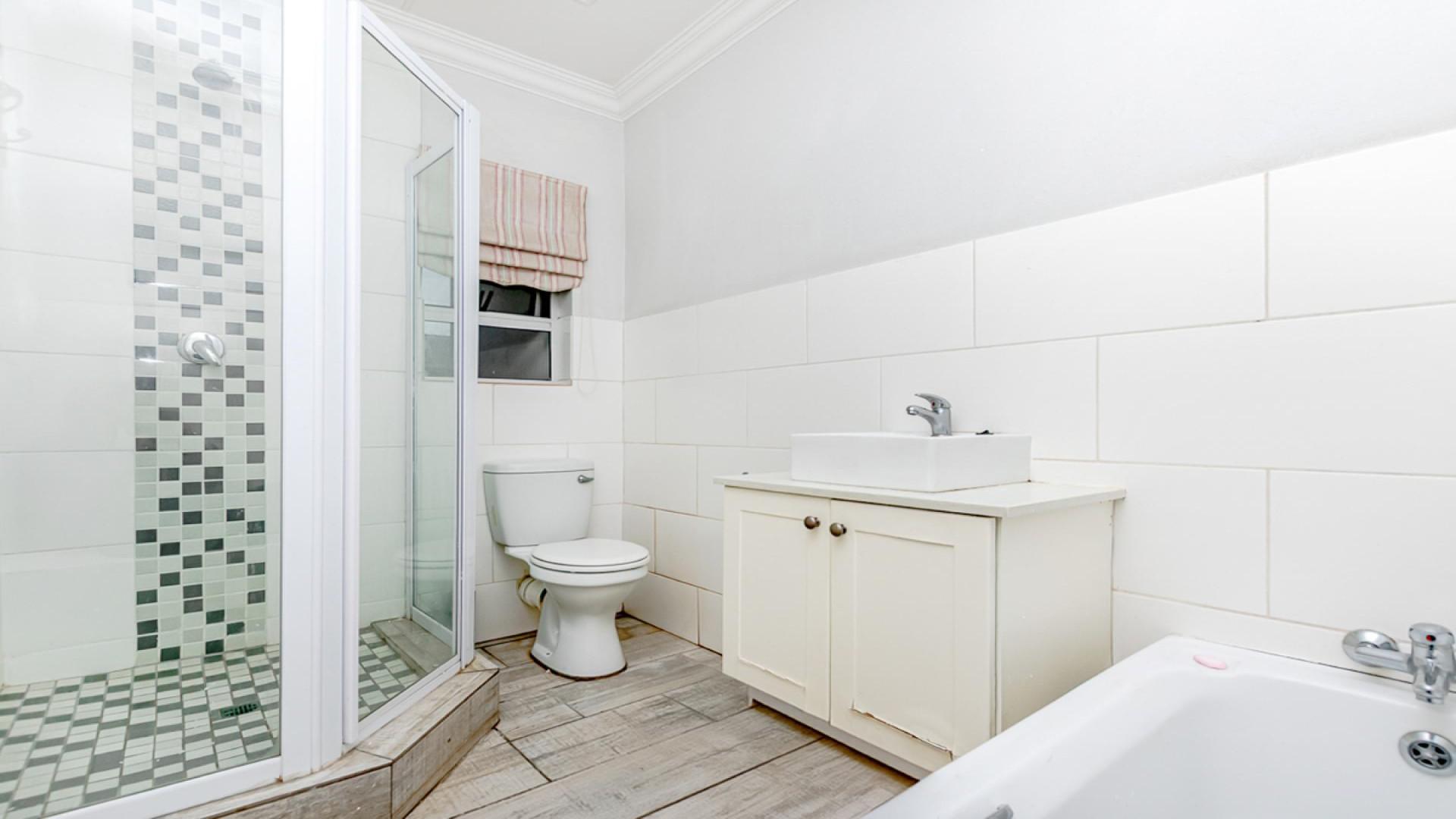 Bathroom 3+ of property in Noordhang