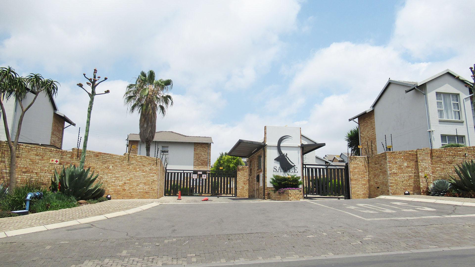 Front View of property in Noordhang