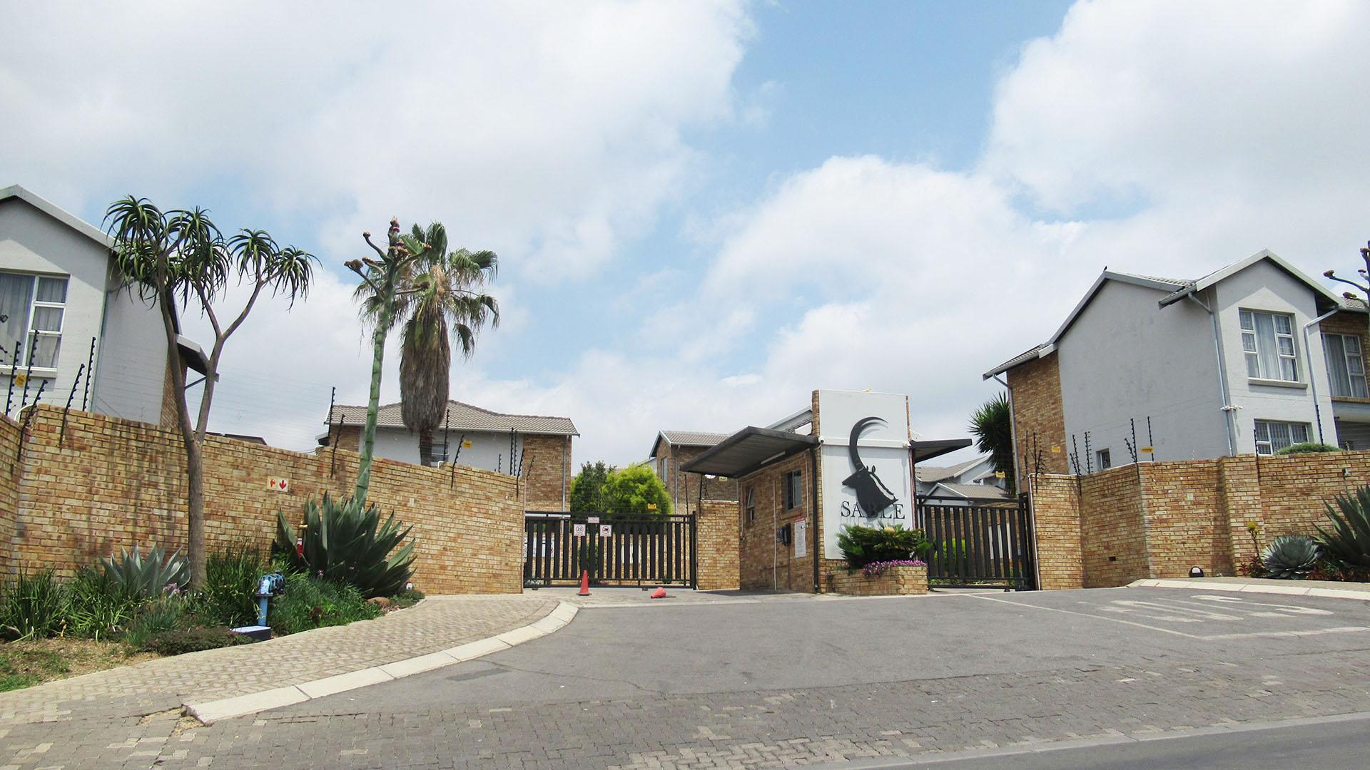 Front View of property in Noordhang