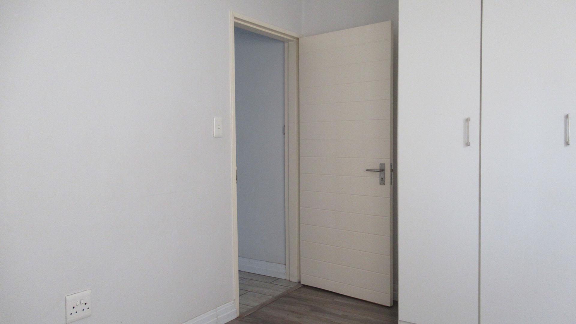 Bed Room 1 - 11 square meters of property in Noordhang