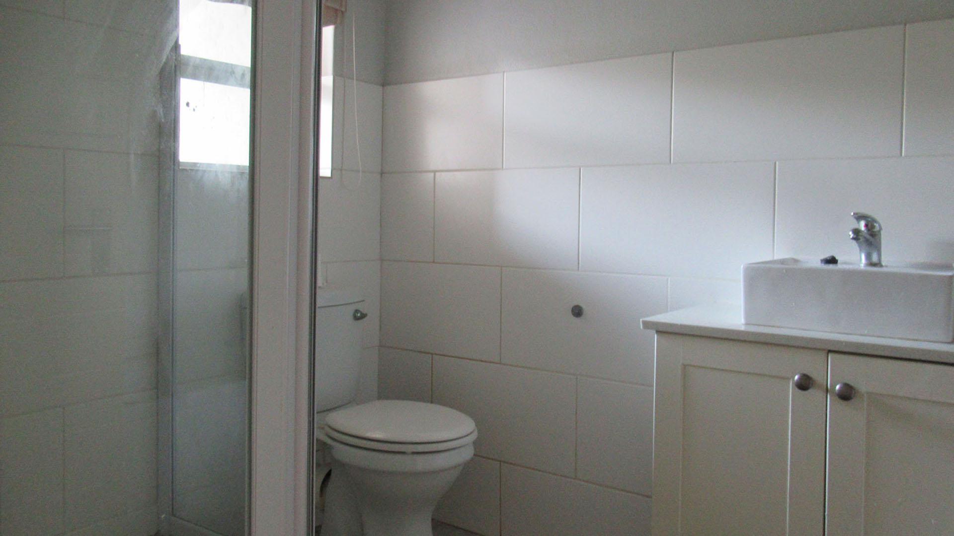 Bathroom 1 - 6 square meters of property in Noordhang