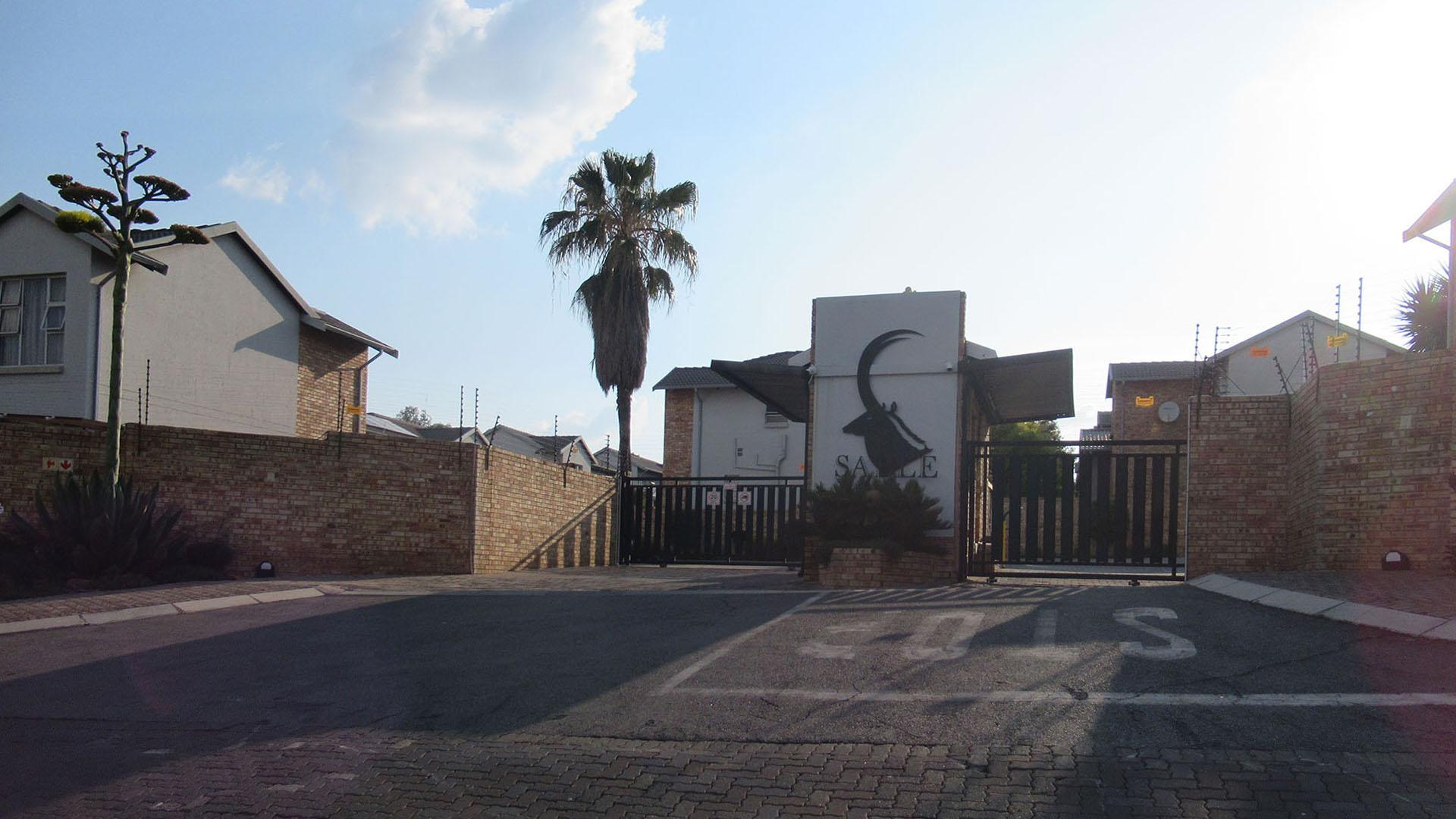 Front View of property in Noordhang