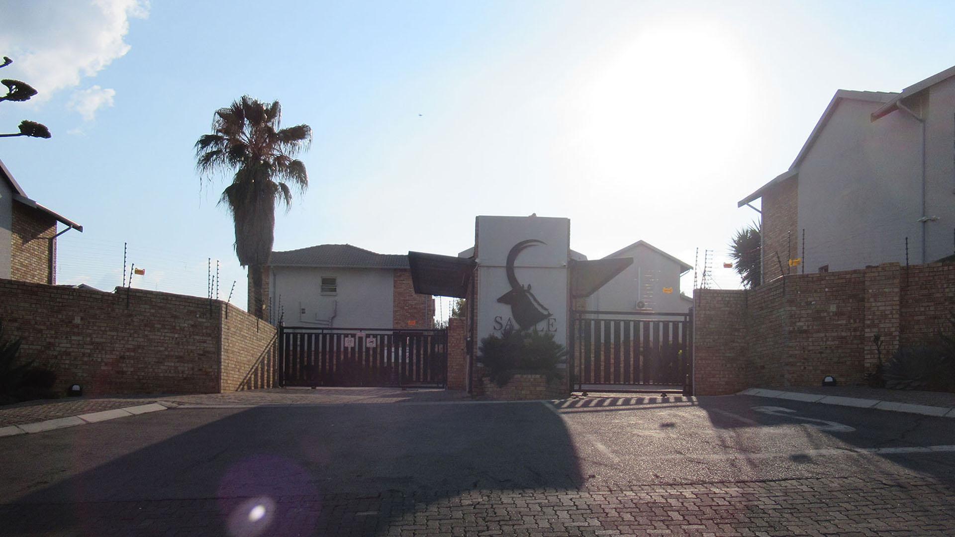 Front View of property in Noordhang