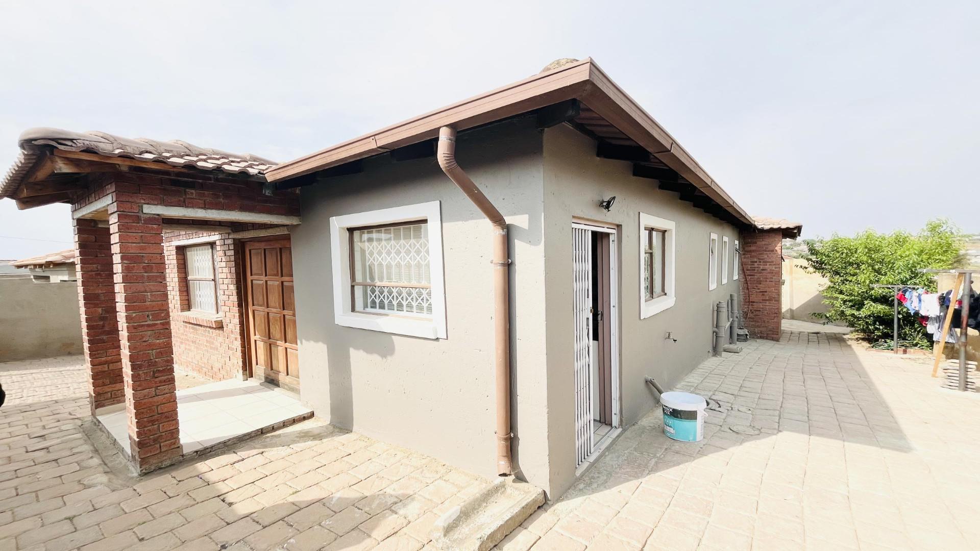 Front View of property in Cosmo City