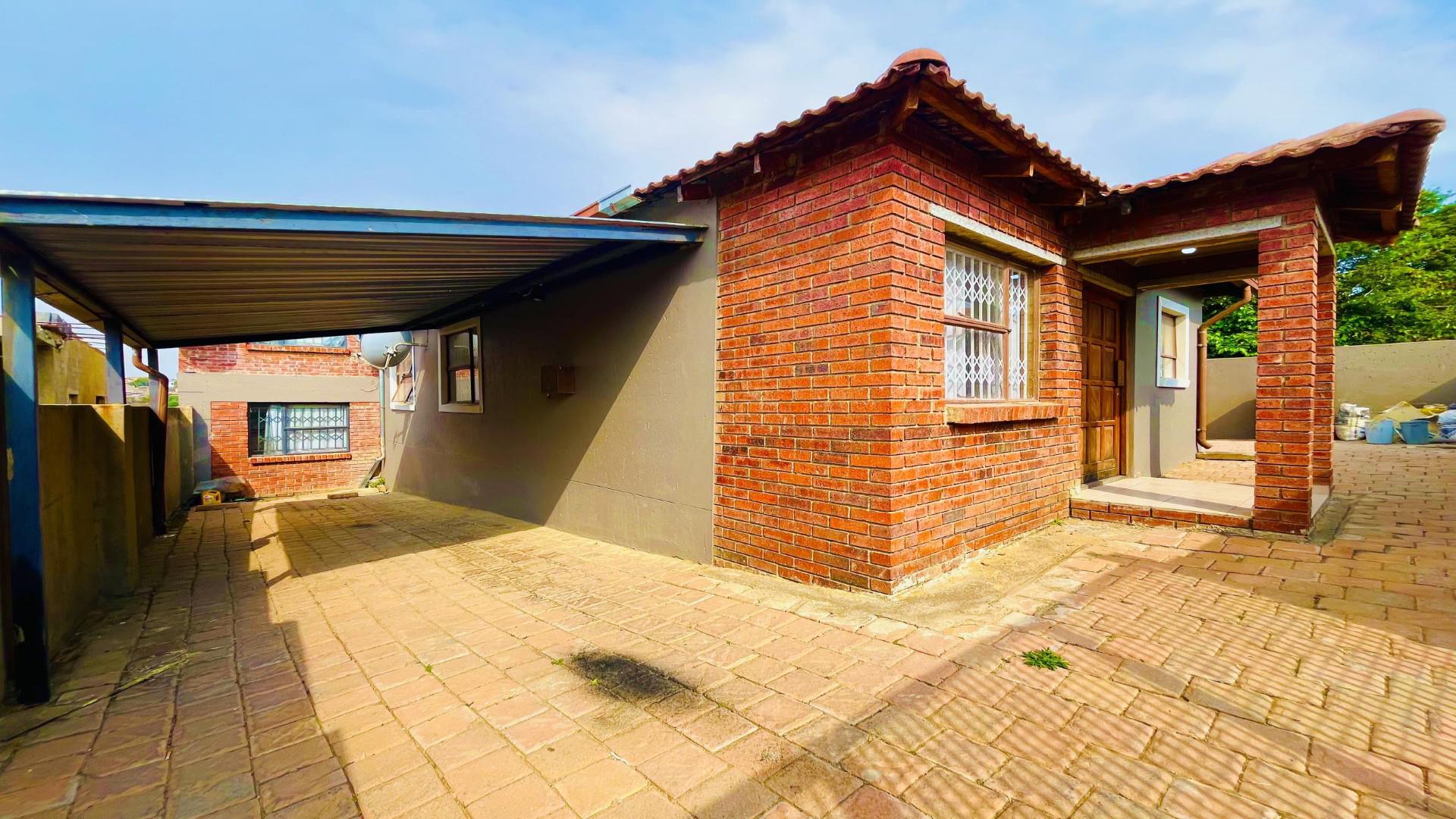 Front View of property in Cosmo City