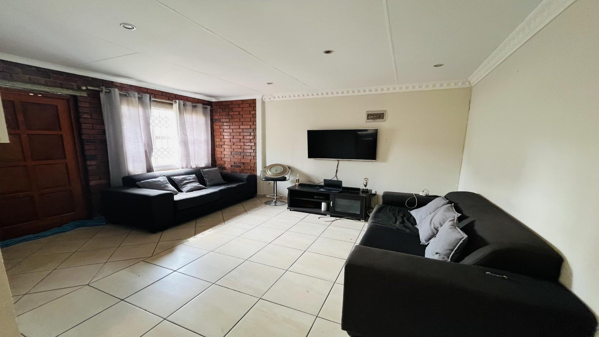 Lounges of property in Cosmo City