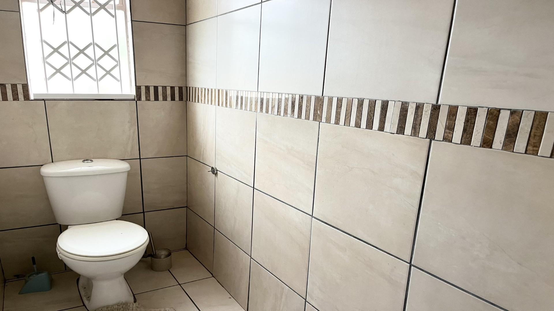 Bathroom 1 of property in Cosmo City