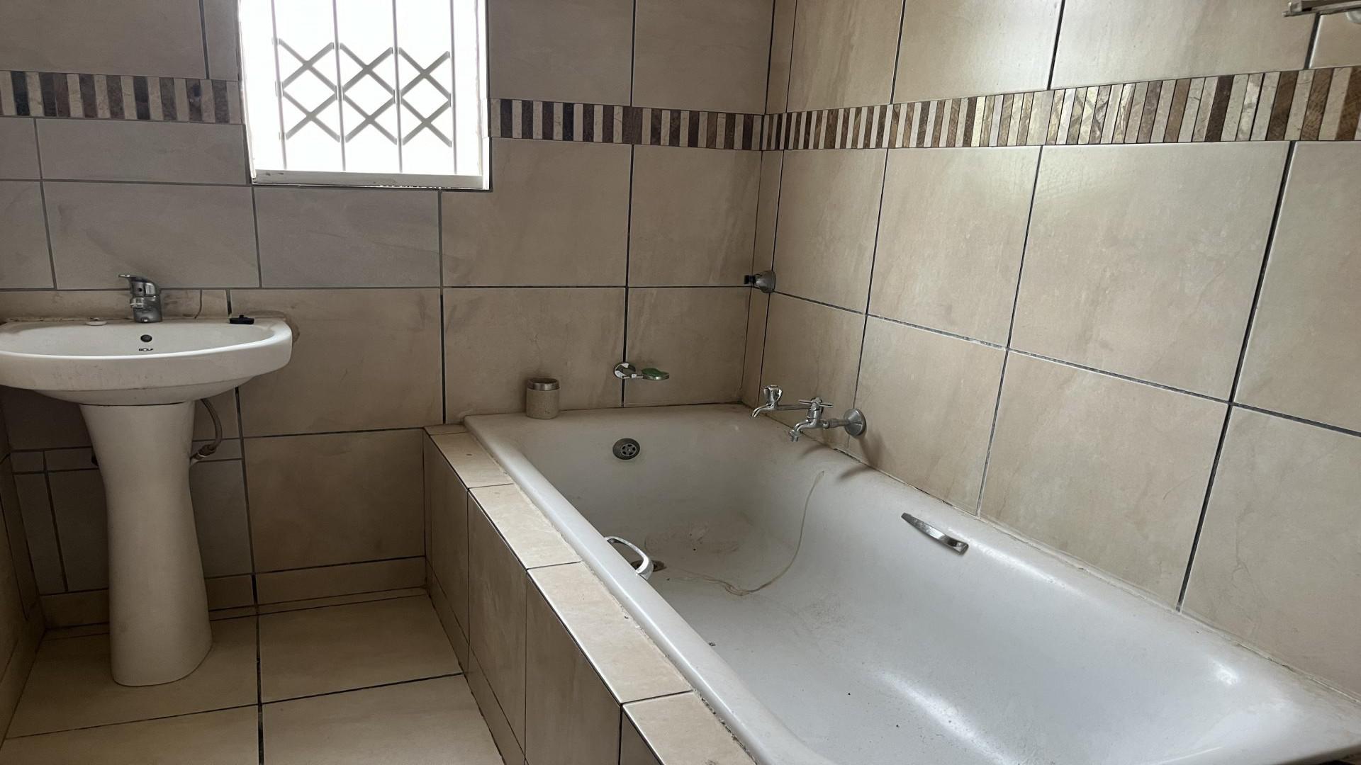 Bathroom 2 of property in Cosmo City