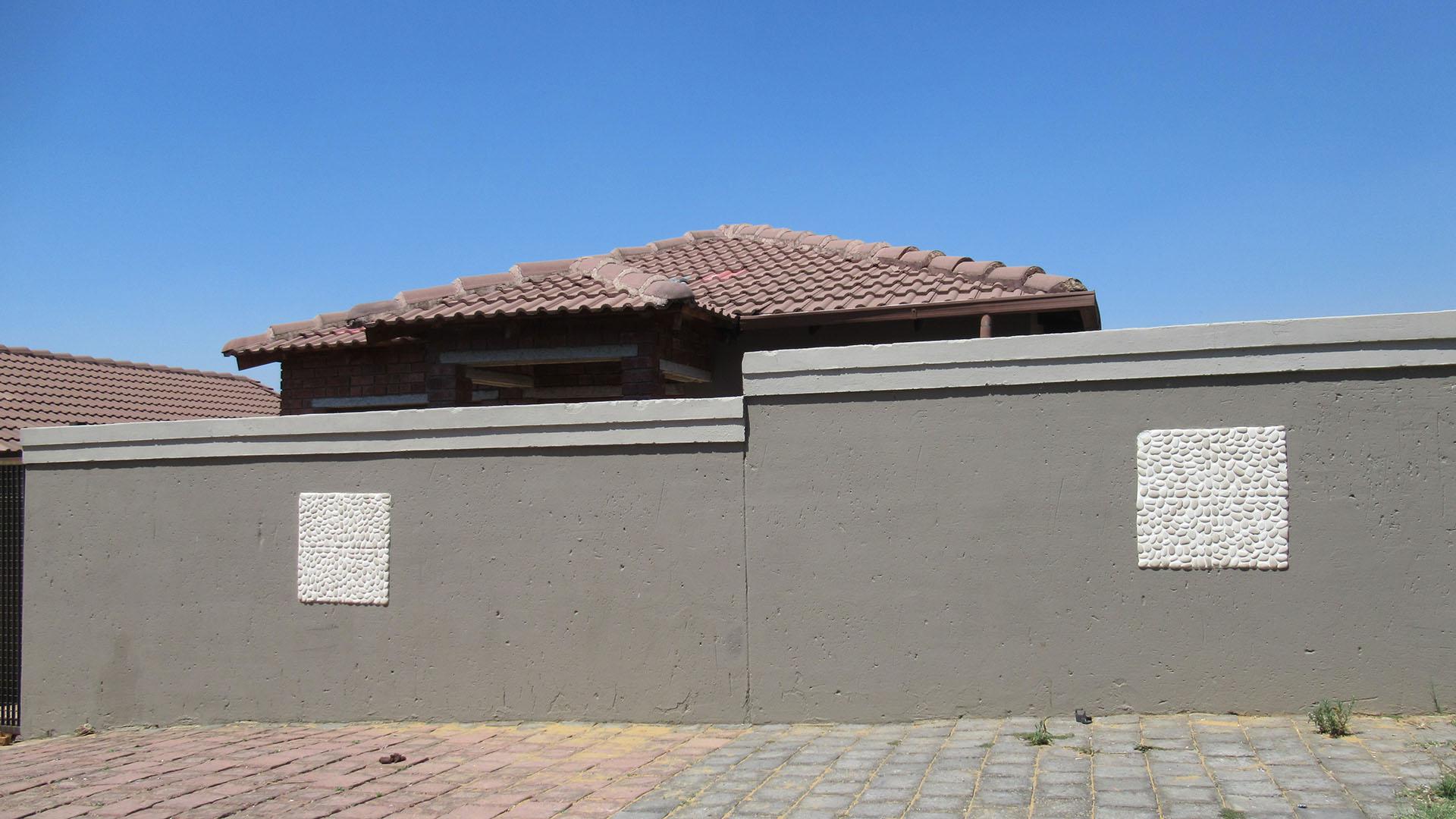 Front View of property in Cosmo City