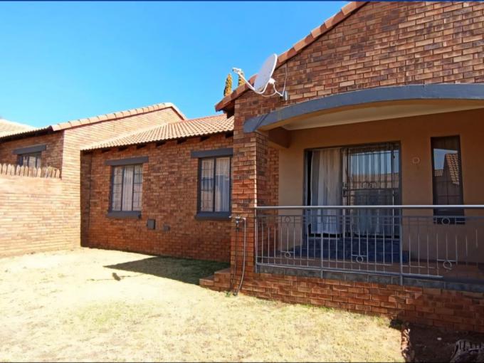 2 Bedroom Simplex for Sale For Sale in Mooikloof Ridge - MR696300