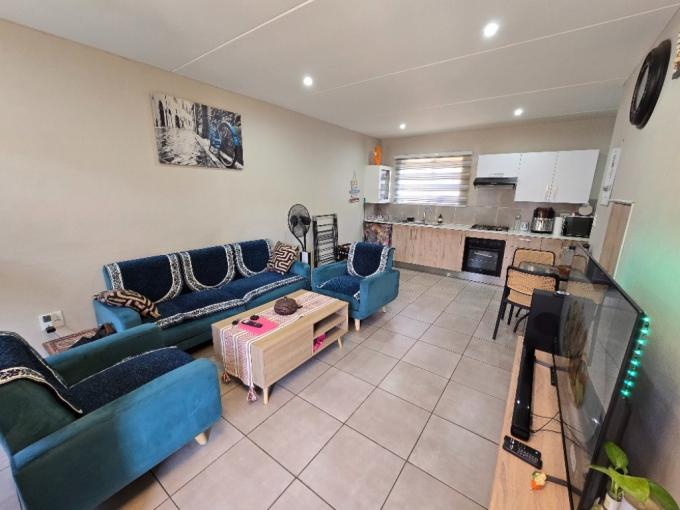 2 Bedroom Simplex for Sale For Sale in Albertsdal - MR696313
