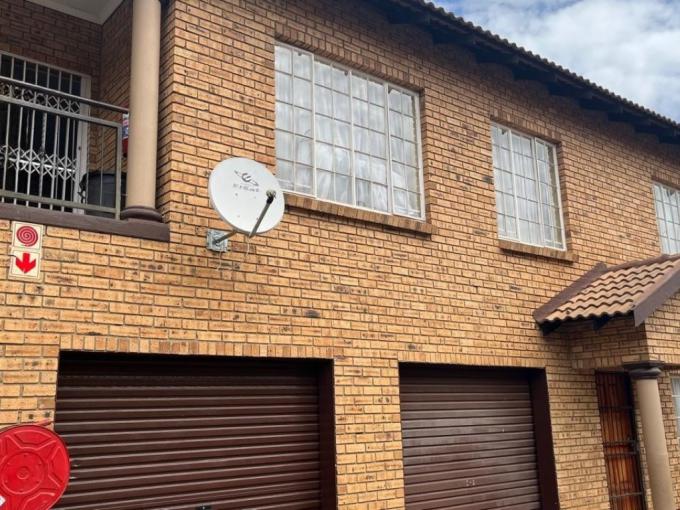 3 Bedroom Apartment for Sale For Sale in Rustenburg - MR696314