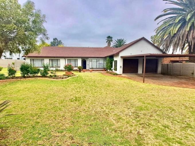 4 Bedroom House for Sale For Sale in Brackendowns - MR696315