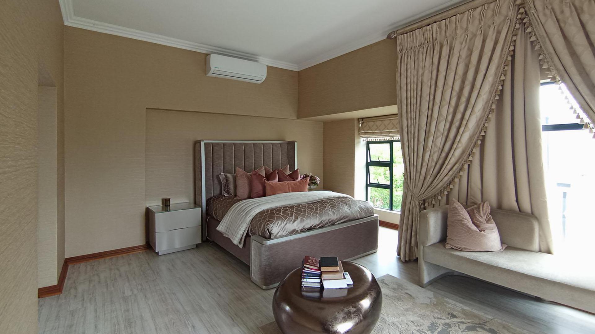 Main Bedroom - 38 square meters of property in Midstream Estate