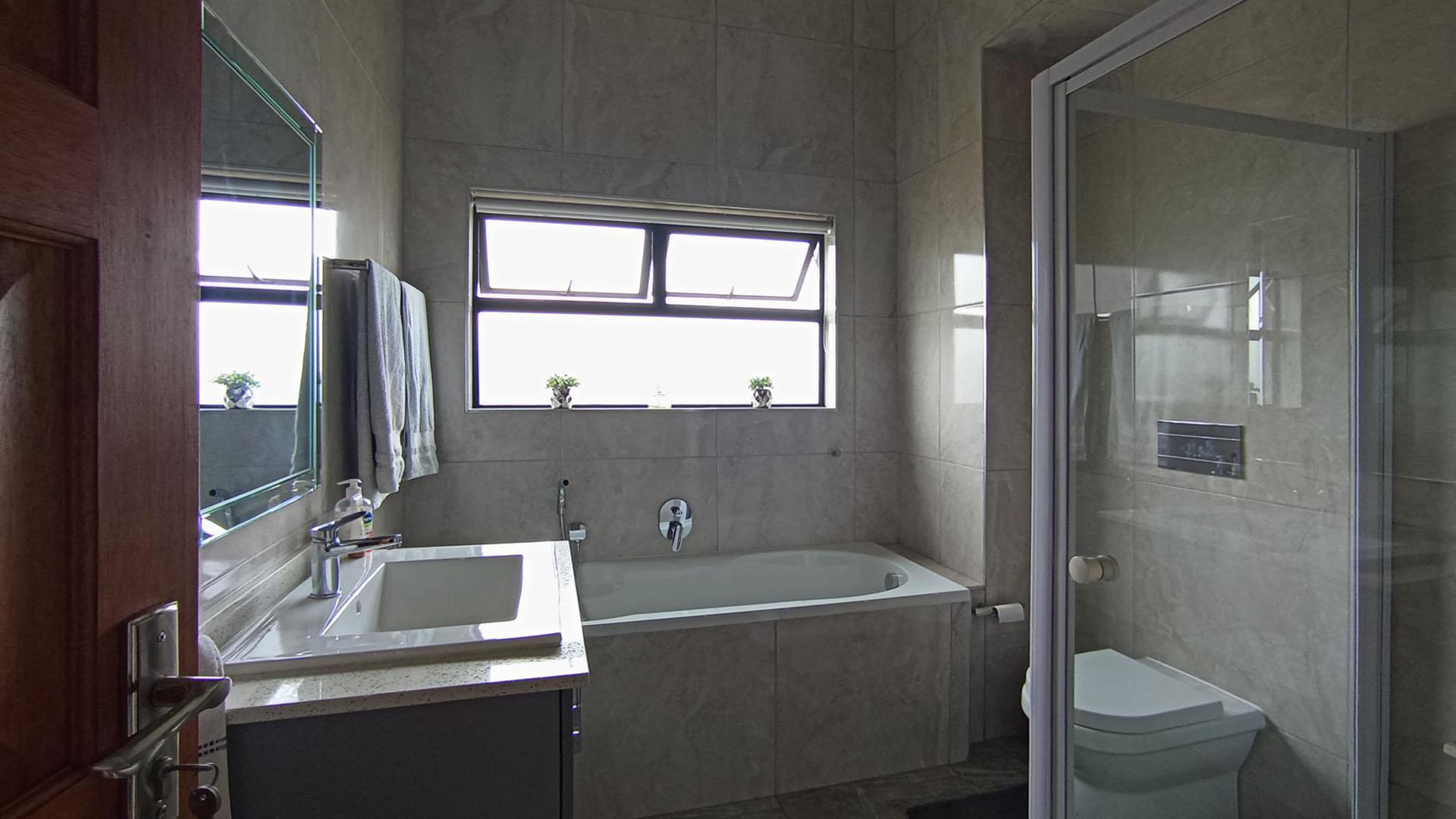 Bathroom 1 - 7 square meters of property in Midstream Estate