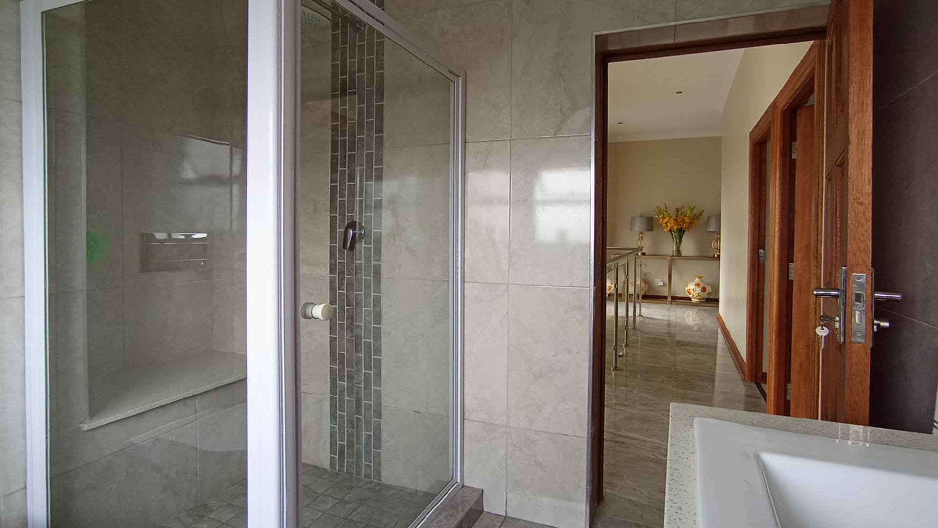 Bathroom 1 - 7 square meters of property in Midstream Estate