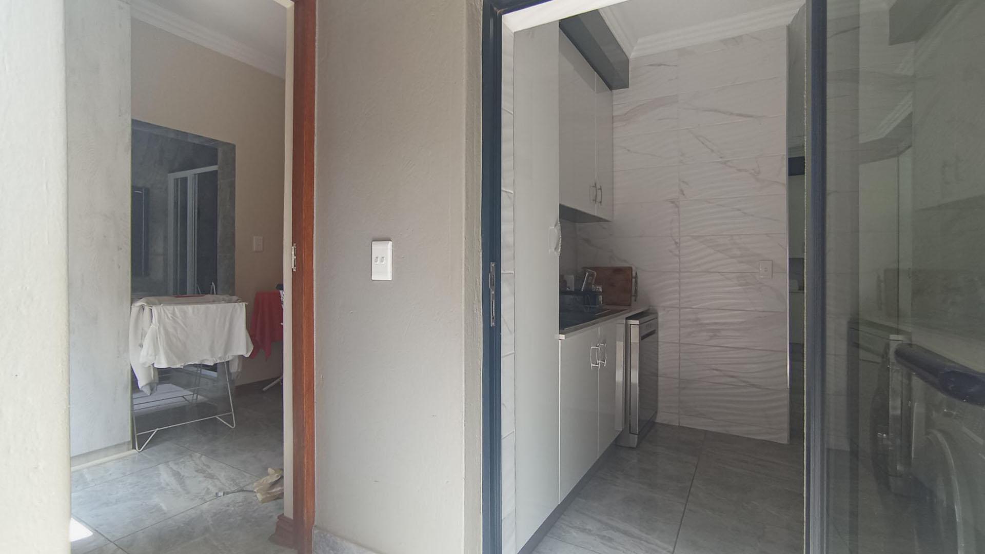 Spaces - 60 square meters of property in Midstream Estate