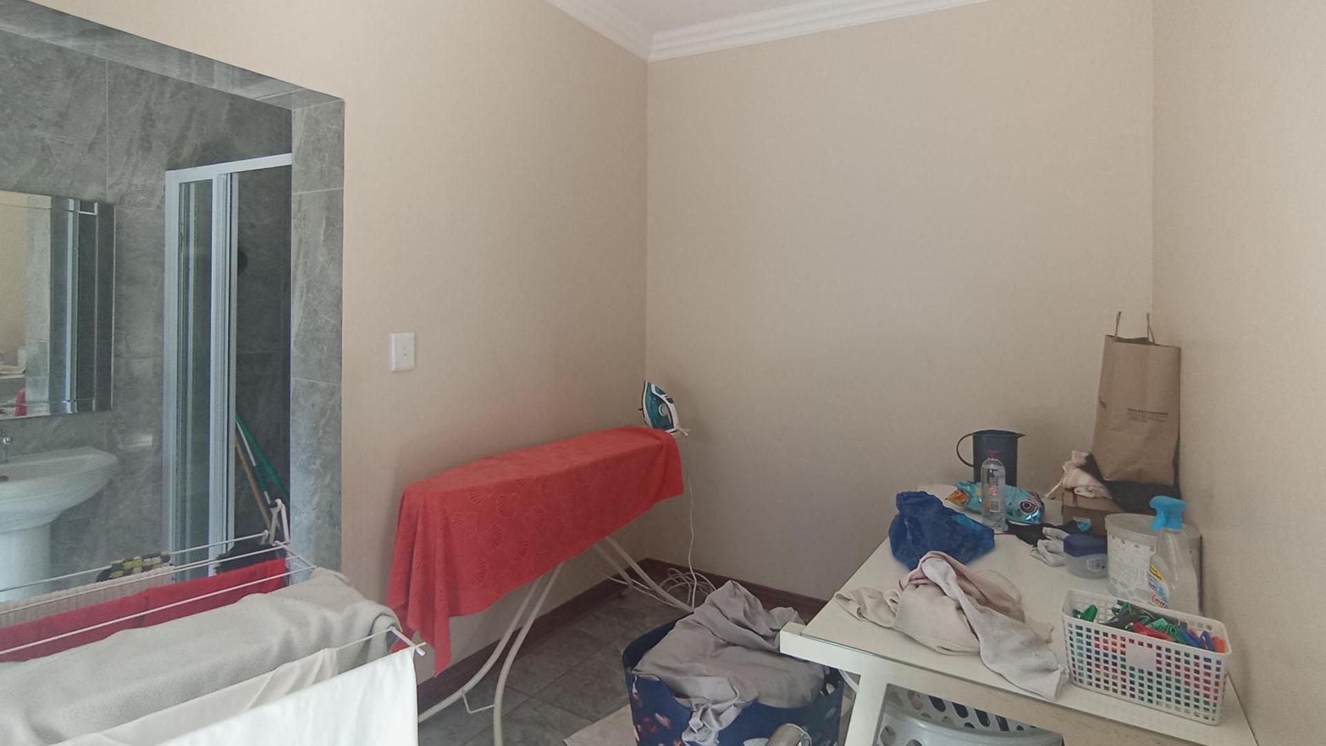 Staff Room - 7 square meters of property in Midstream Estate