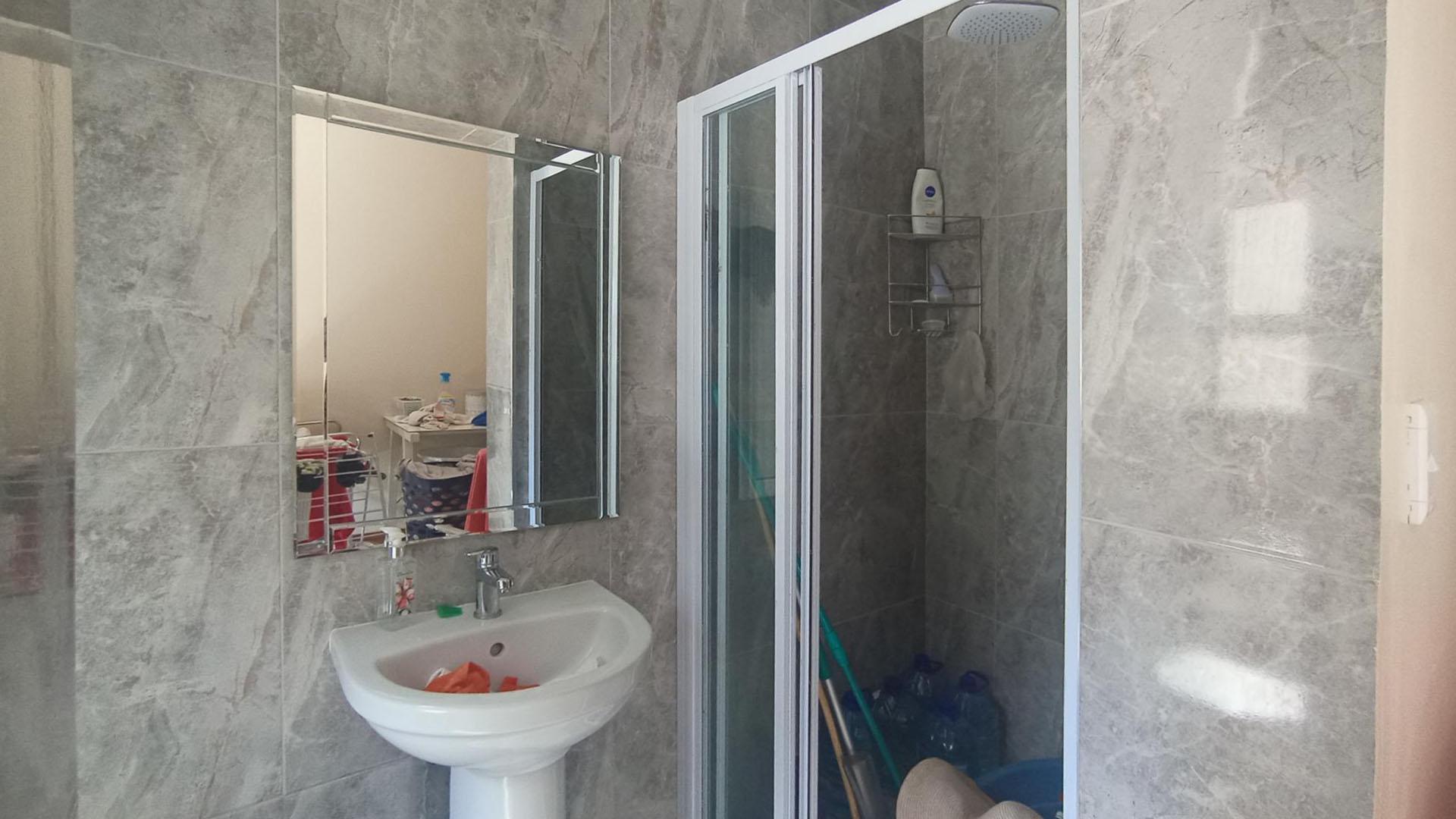 Staff Bathroom - 4 square meters of property in Midstream Estate