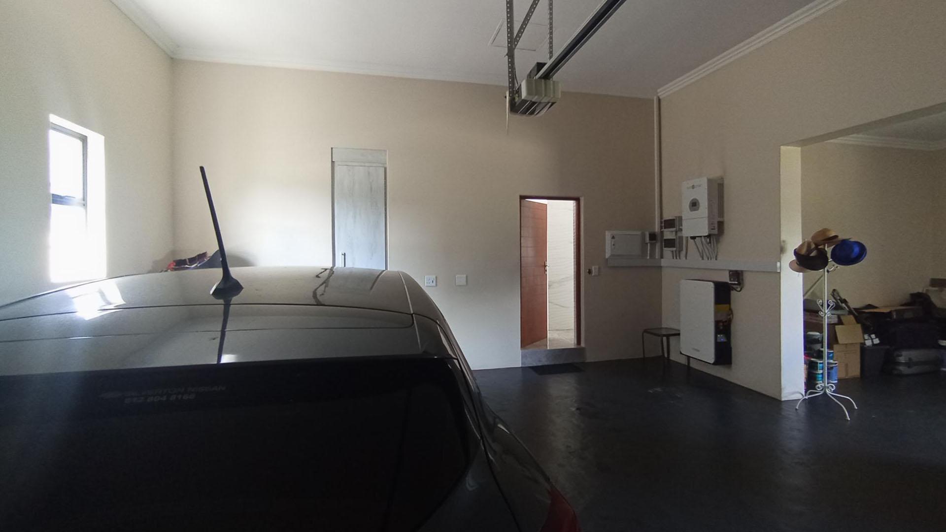 Garage - 55 square meters of property in Midstream Estate