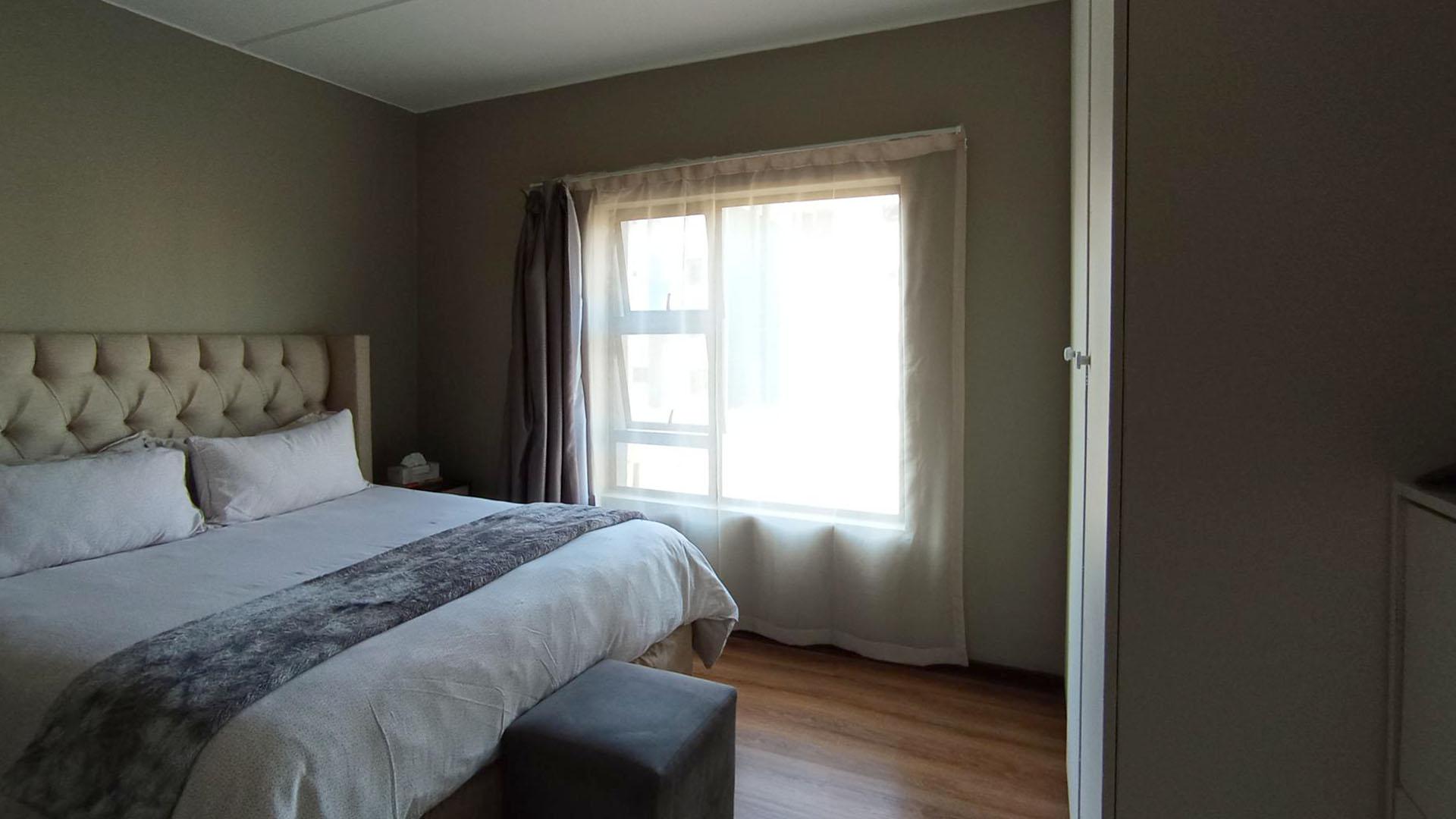 Main Bedroom - 15 square meters of property in Glen Austin AH (Midrand)