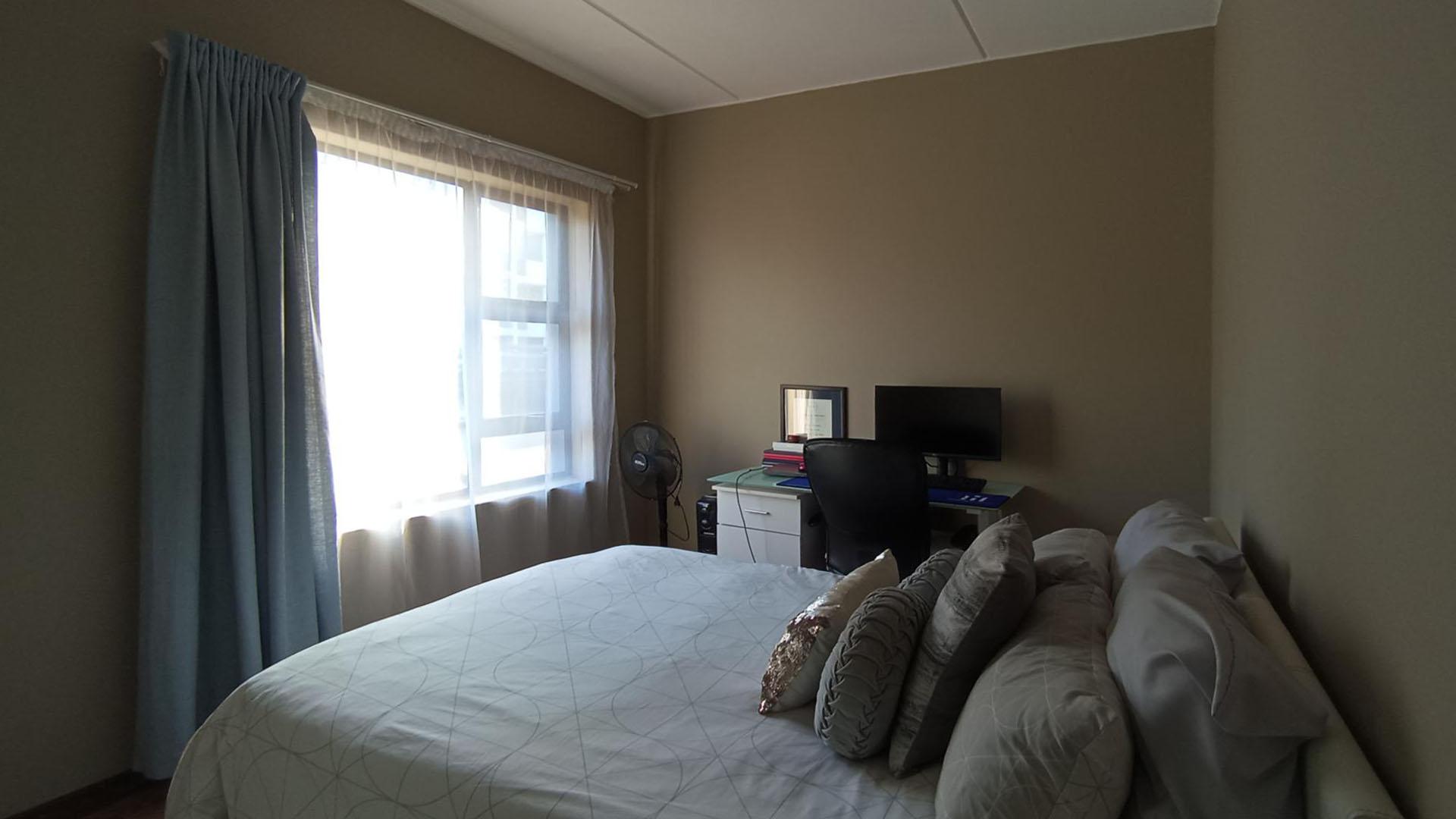 Bed Room 1 - 14 square meters of property in Glen Austin AH (Midrand)