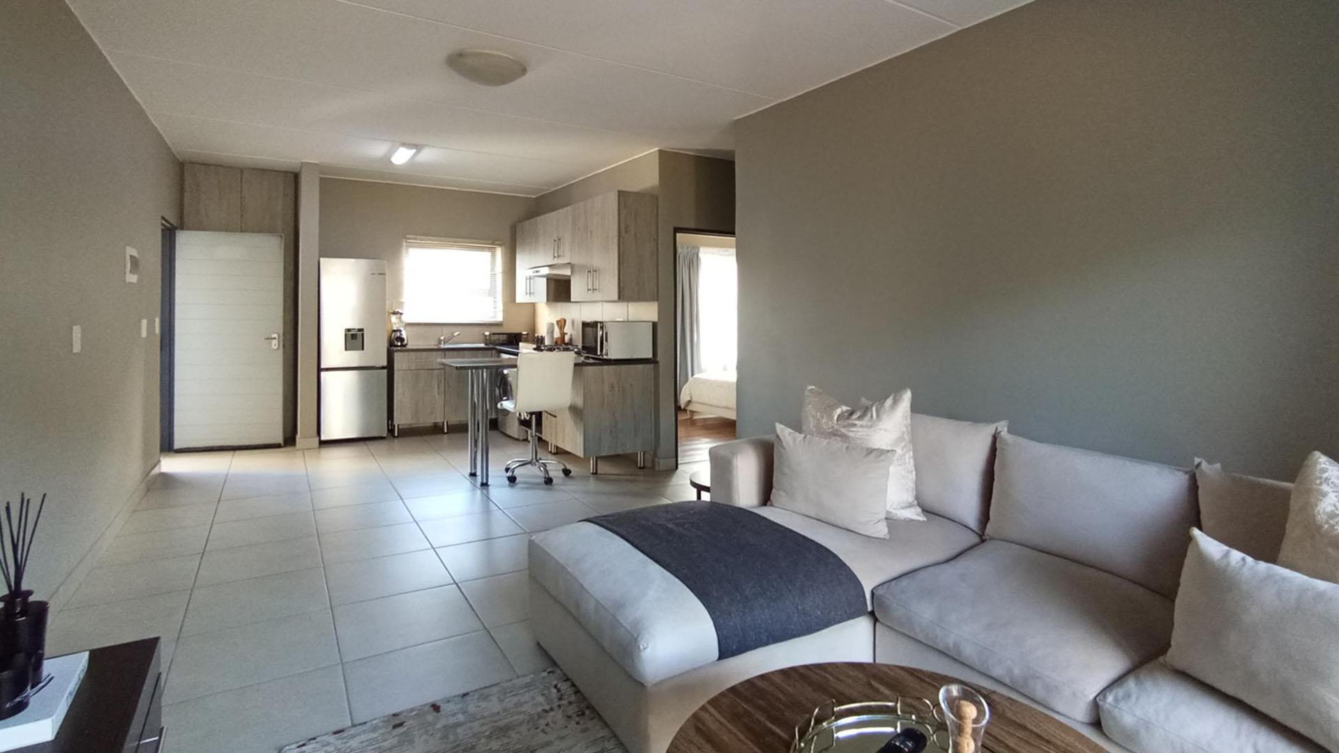Lounges - 20 square meters of property in Glen Austin AH (Midrand)