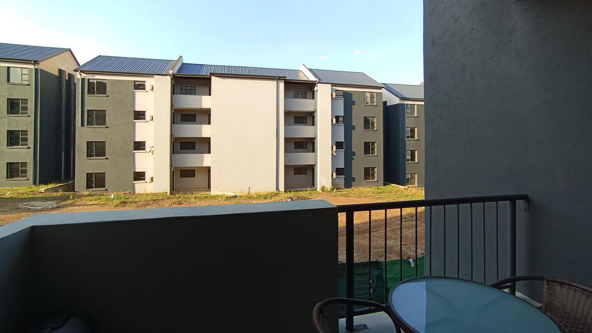 Balcony - 6 square meters of property in Glen Austin AH (Midrand)