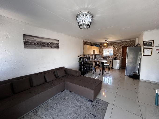 2 Bedroom Apartment for Sale For Sale in Greenstone Hill - MR696337