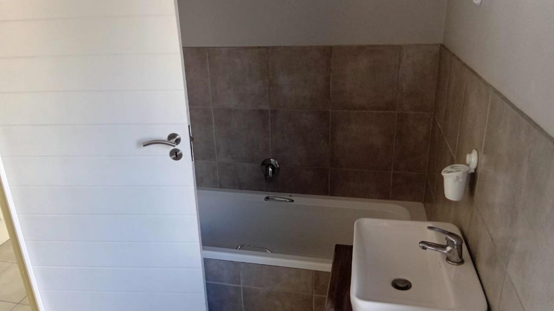 Bathroom 1 of property in Wedgewood Golf Estate