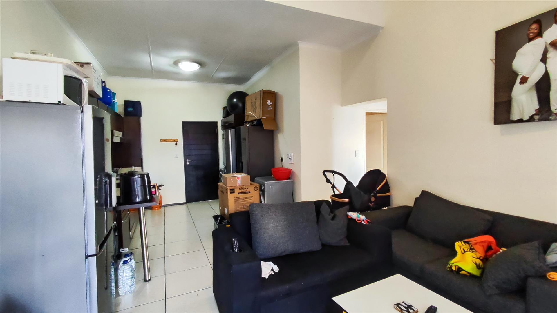 Lounges - 18 square meters of property in Greenstone Hill