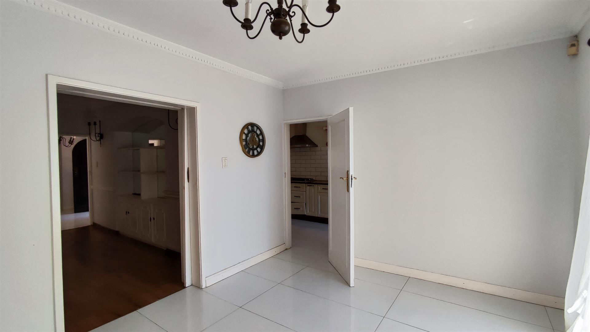 Dining Room - 13 square meters of property in Kleve Hill Park