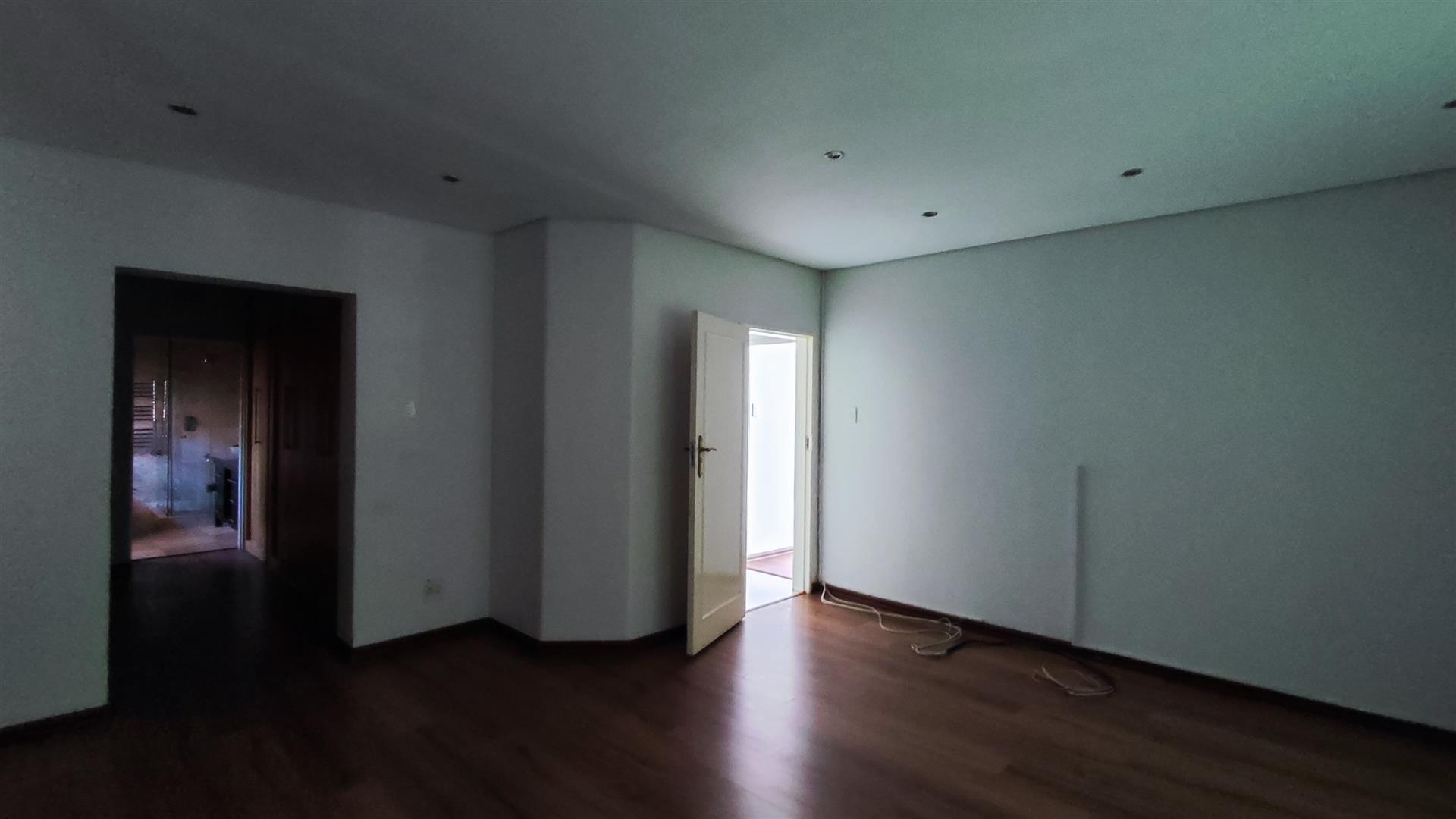 Bed Room 1 - 11 square meters of property in Kleve Hill Park