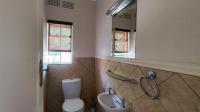 Bathroom 1 - 2 square meters of property in Kleve Hill Park
