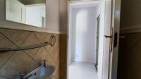 Bathroom 1 - 2 square meters of property in Kleve Hill Park
