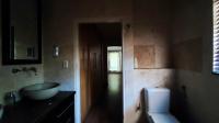 Bathroom 3+ - 8 square meters of property in Kleve Hill Park