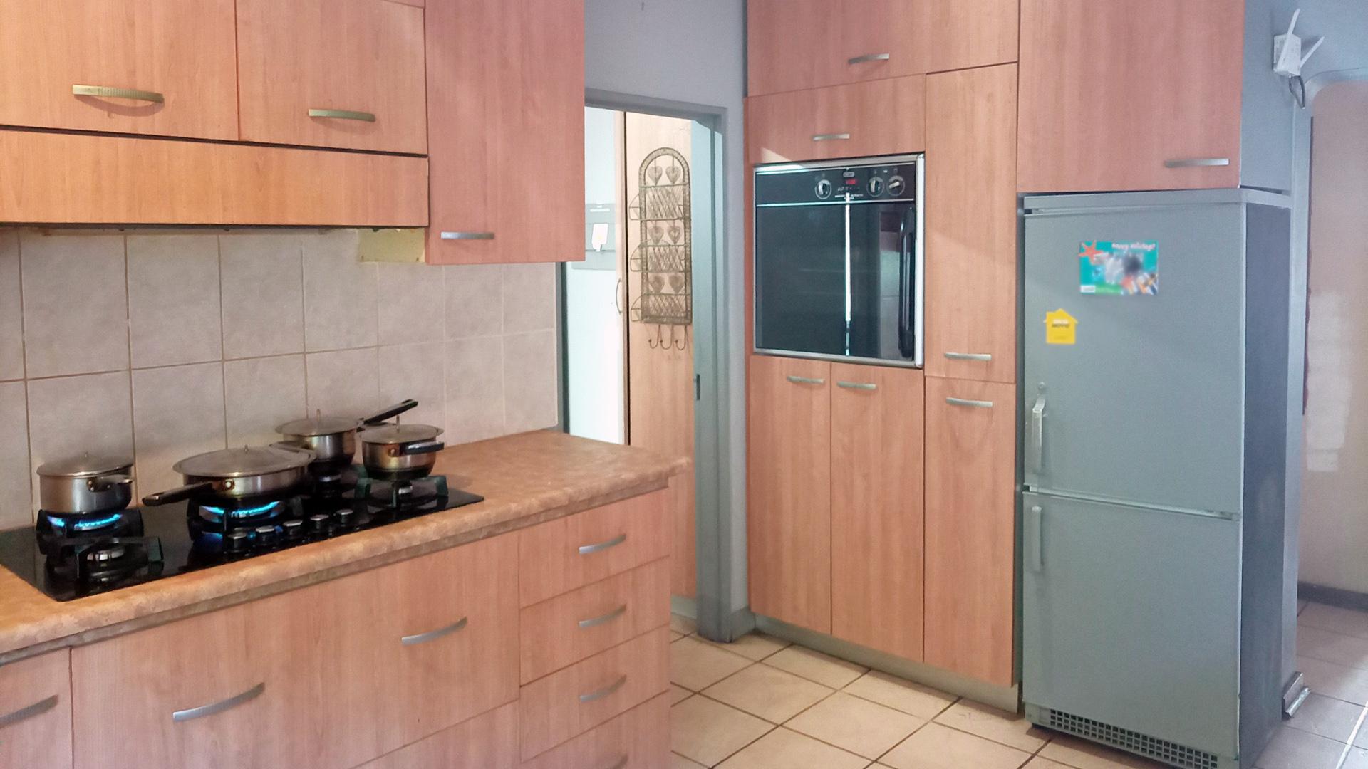 Kitchen of property in Reyno Ridge