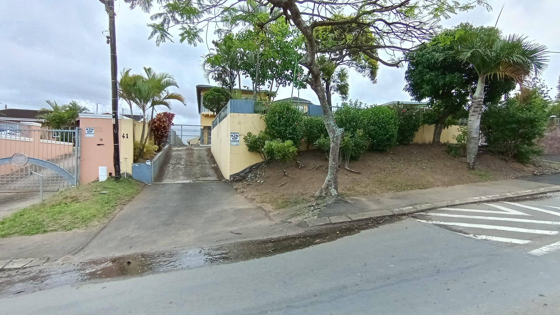 Front View of property in Newlands West