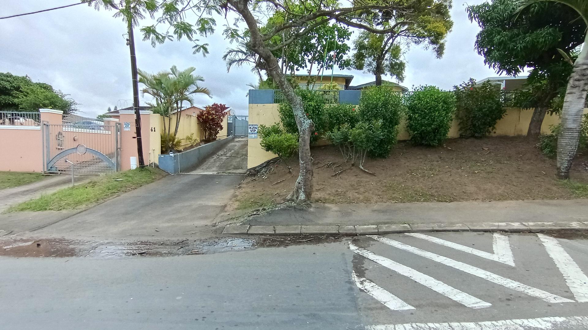 Front View of property in Newlands West