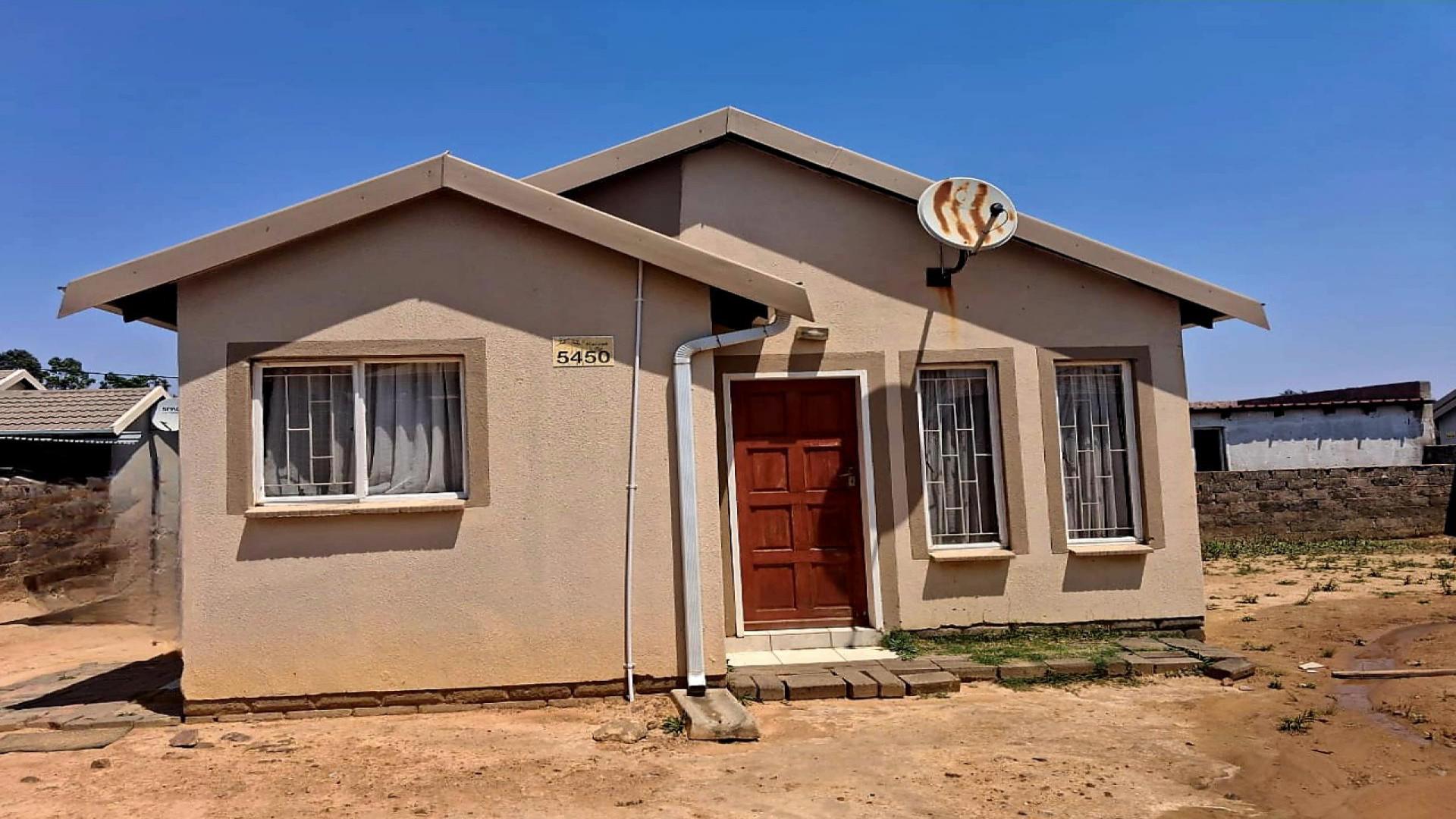 Front View of property in Emalahleni (Witbank) 