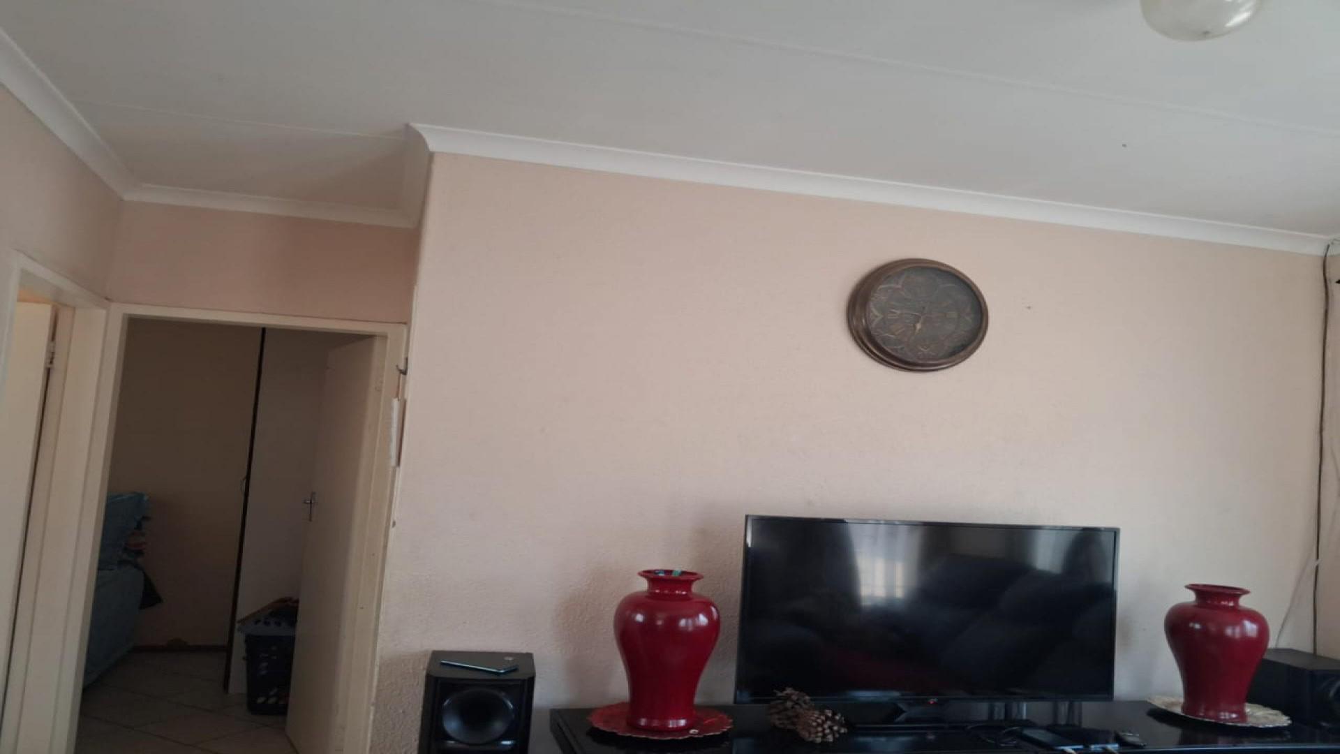 Lounges of property in Emalahleni (Witbank) 