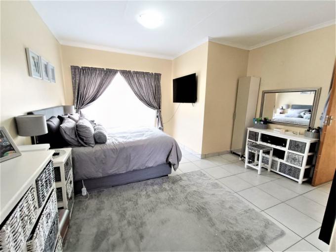 3 Bedroom Simplex for Sale For Sale in Zwartkop - MR696402