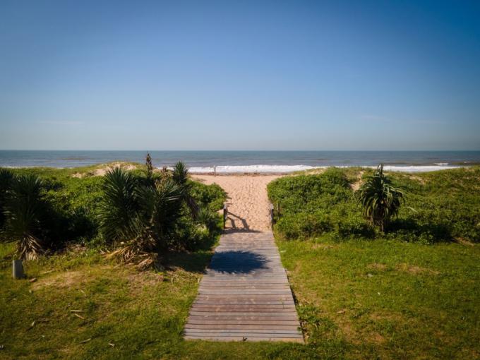 2 Bedroom Apartment for Sale For Sale in Amanzimtoti  - MR696416