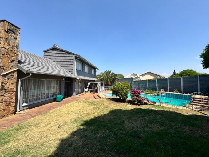 6 Bedroom House for Sale For Sale in Dowerglen - MR696422