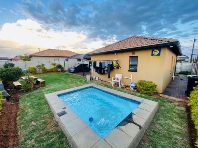 3 Bedroom House for Sale For Sale in Protea Glen - MR696453
