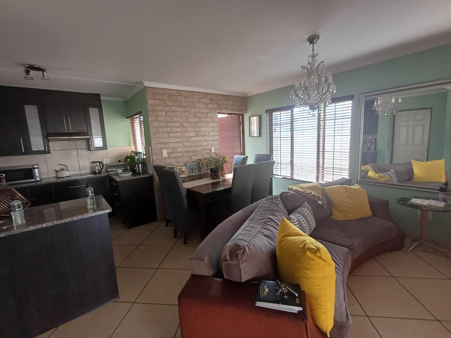  of property in Raslouw Glen